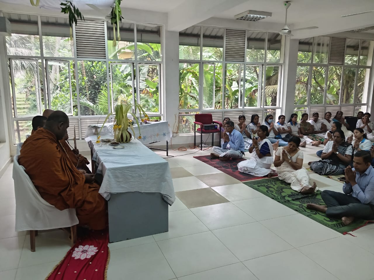 මධ්‍යම පළාත් ග්‍රාම සංවර්ධන දෙපාර්තමේන්තුවේ උදෑසන පිරිත් සජ්ඣායනාව.